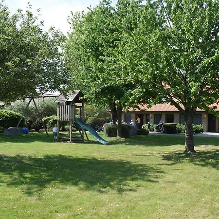 De Meiboom Vakantiehoeve Tot 21 Pers Langemark Екстер'єр фото