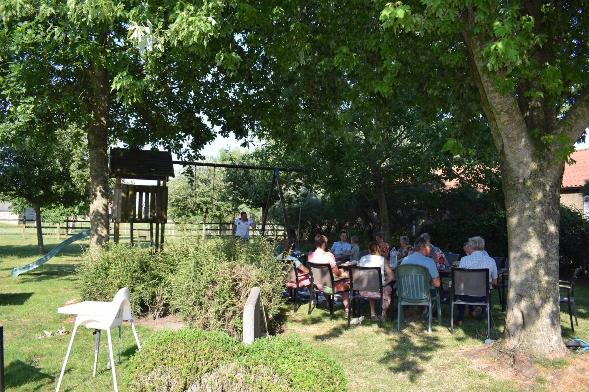 De Meiboom Vakantiehoeve Tot 21 Pers Langemark Екстер'єр фото